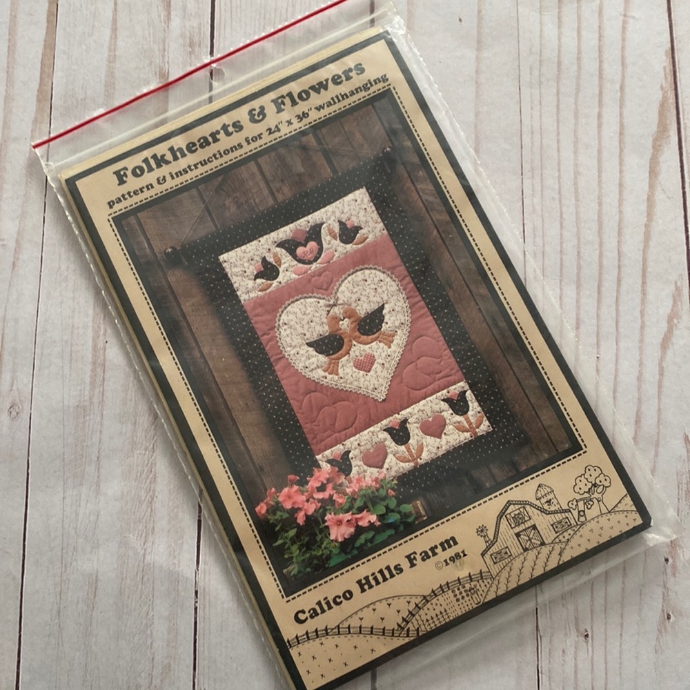 Folk hearts and flowers pattern wall hanging calico hills farm, 1981 folk art